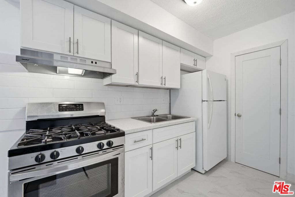 1127 E Garvey Avenue, West Covina, CA 91790 1127 E Garvey Avenue, West Covina, CA 91790