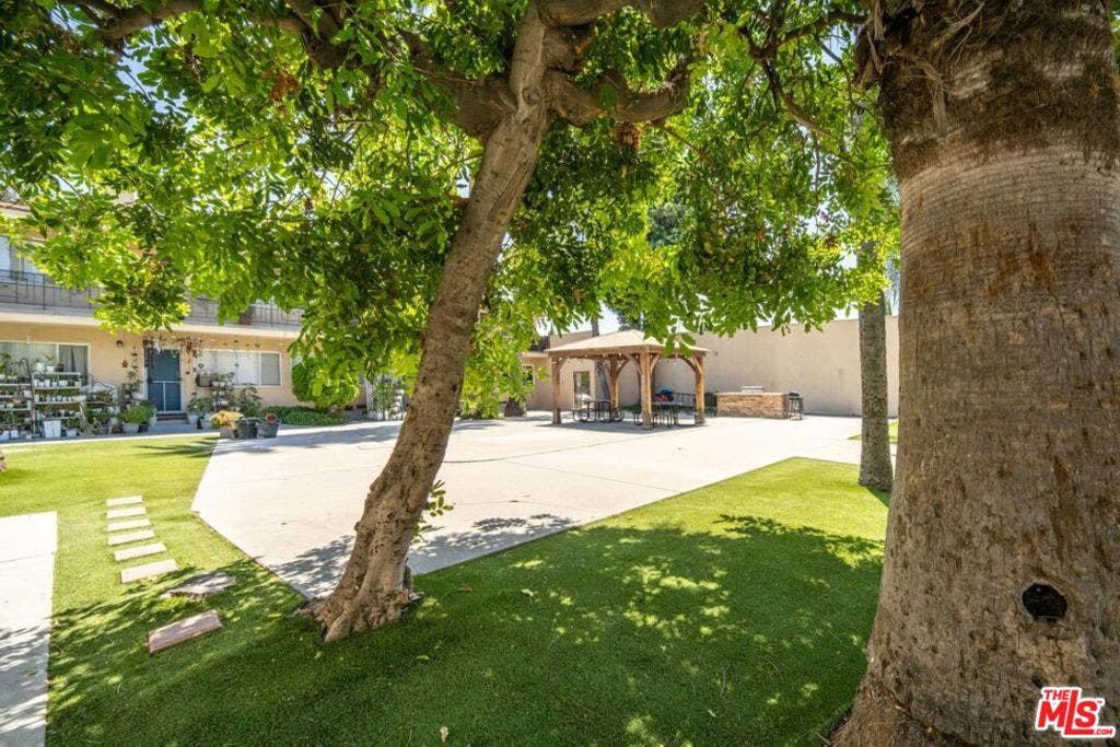 1127 E Garvey Avenue, West Covina, CA 91790 1127 E Garvey Avenue, West Covina, CA 91790