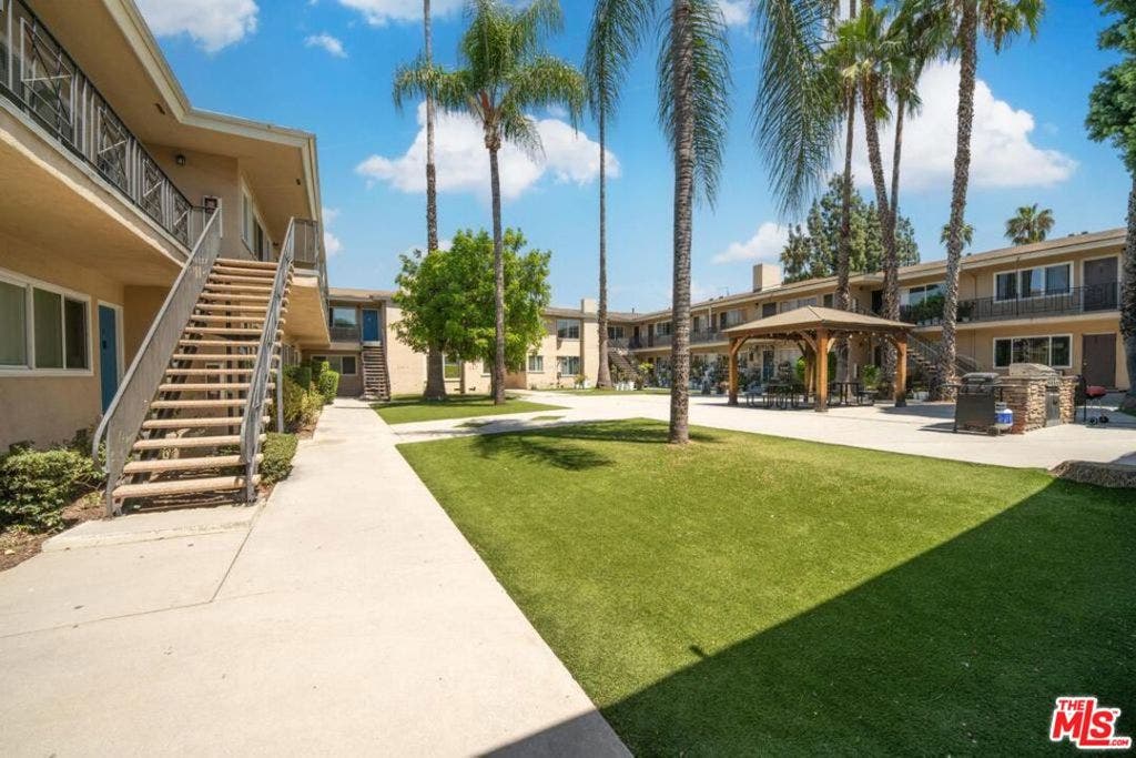 1127 E Garvey Avenue, West Covina, CA 91790 1127 E Garvey Avenue, West Covina, CA 91790