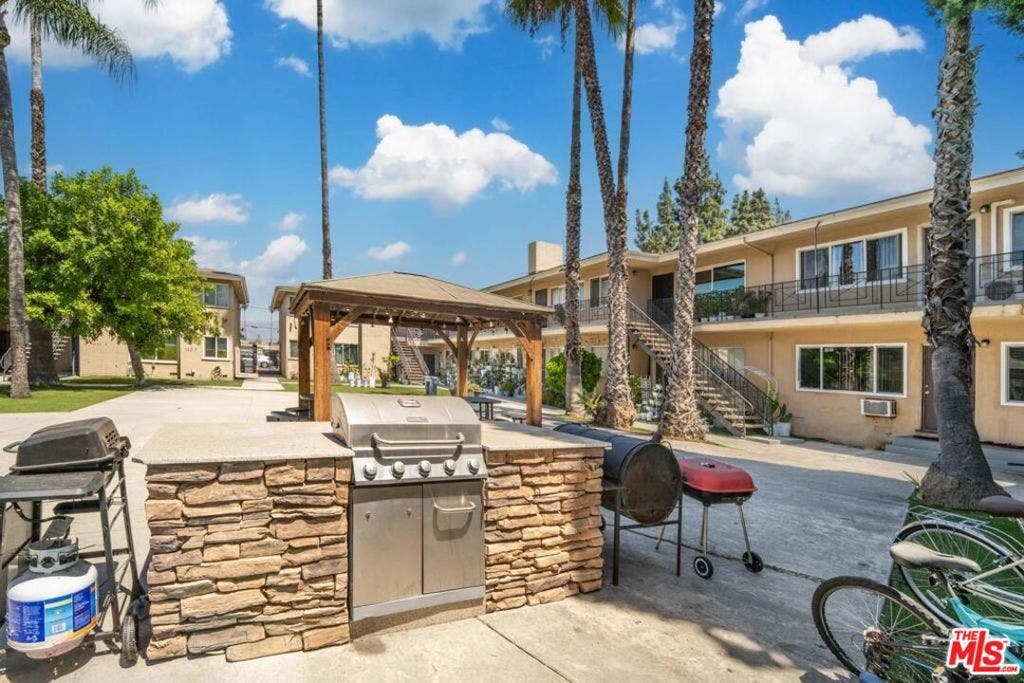 1127 E Garvey Avenue, West Covina, CA 91790 1127 E Garvey Avenue, West Covina, CA 91790