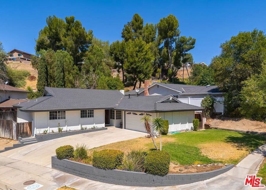 Property photo for 27127 Garza Drive, Saugus, CA