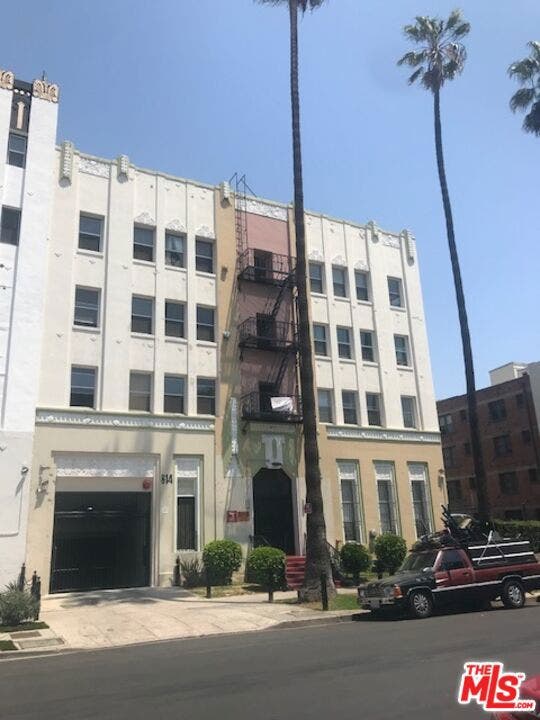 Property photo for 814 S Hobart Boulevard, #404, Los Angeles, CA