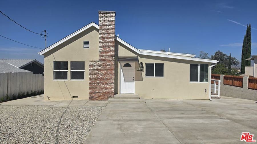 Property photo for 10323 Samoa Avenue, Tujunga, CA