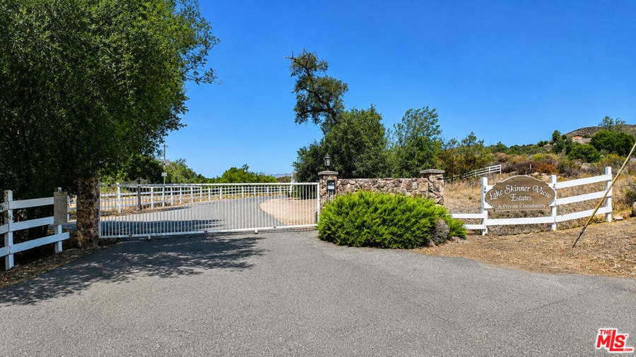 Property photo for 35306 Lake Summit Dr, Temecula, CA