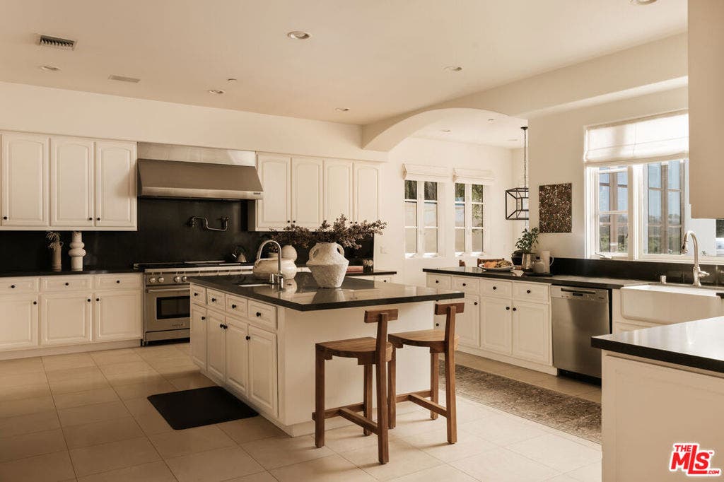 2481 Summitridge Drive, Beverly Hills, CA 90210 2481 Summitridge Drive, Beverly Hills, CA 90210