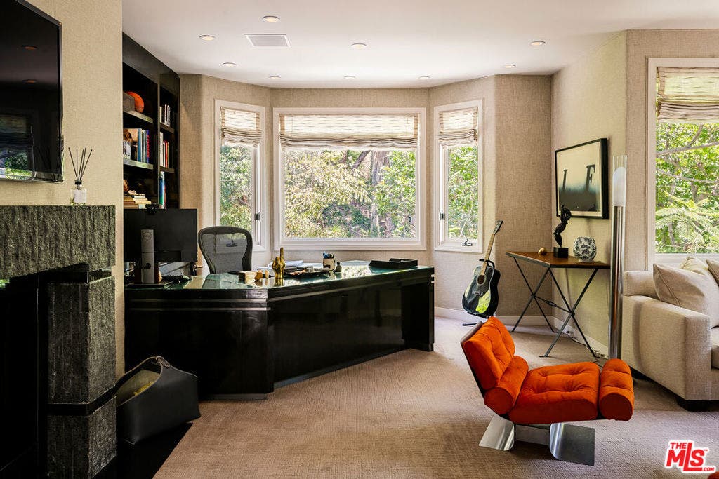 9910 Tower Lane, Los Angeles, CA 90210 9910 Tower Lane, Los Angeles, CA 90210