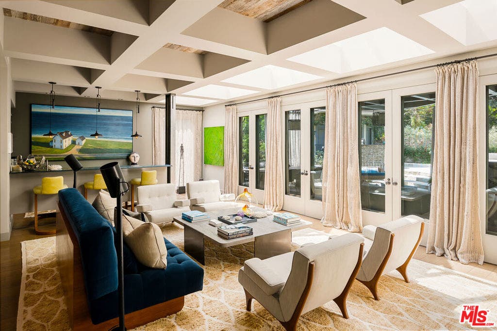 9910 Tower Lane, Los Angeles, CA 90210 9910 Tower Lane, Los Angeles, CA 90210