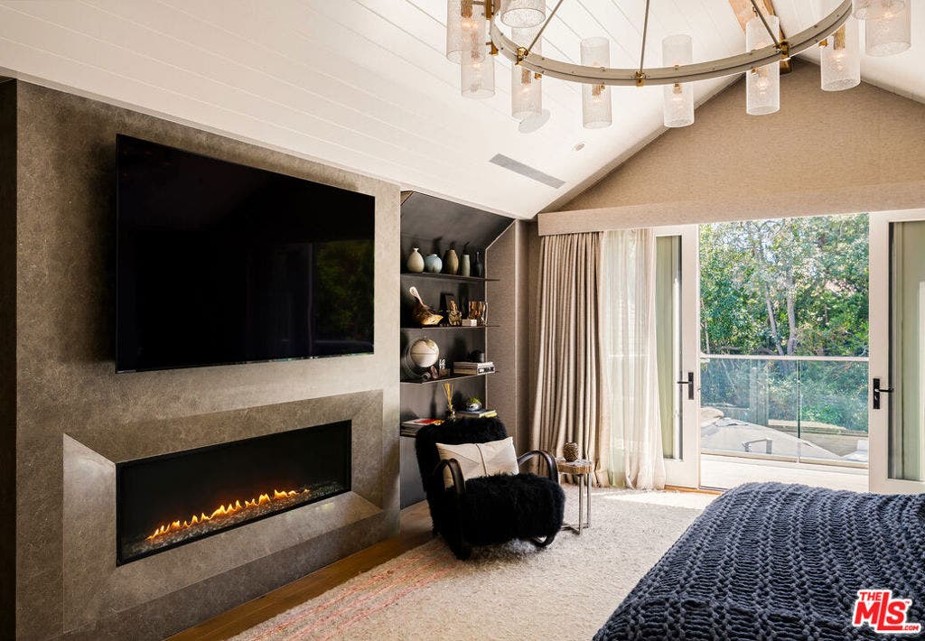 9910 Tower Lane, Los Angeles, CA 90210 9910 Tower Lane, Los Angeles, CA 90210