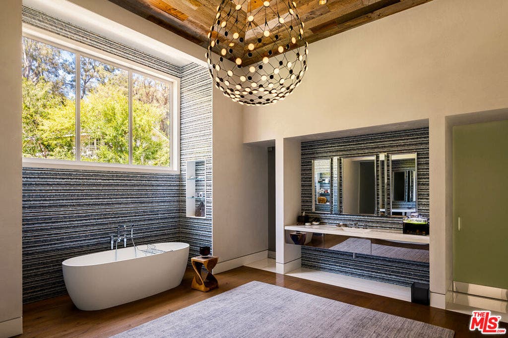 9910 Tower Lane, Los Angeles, CA 90210 9910 Tower Lane, Los Angeles, CA 90210