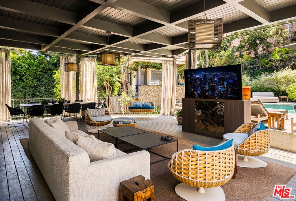 9910 Tower Lane, Los Angeles, CA 90210 9910 Tower Lane, Los Angeles, CA 90210