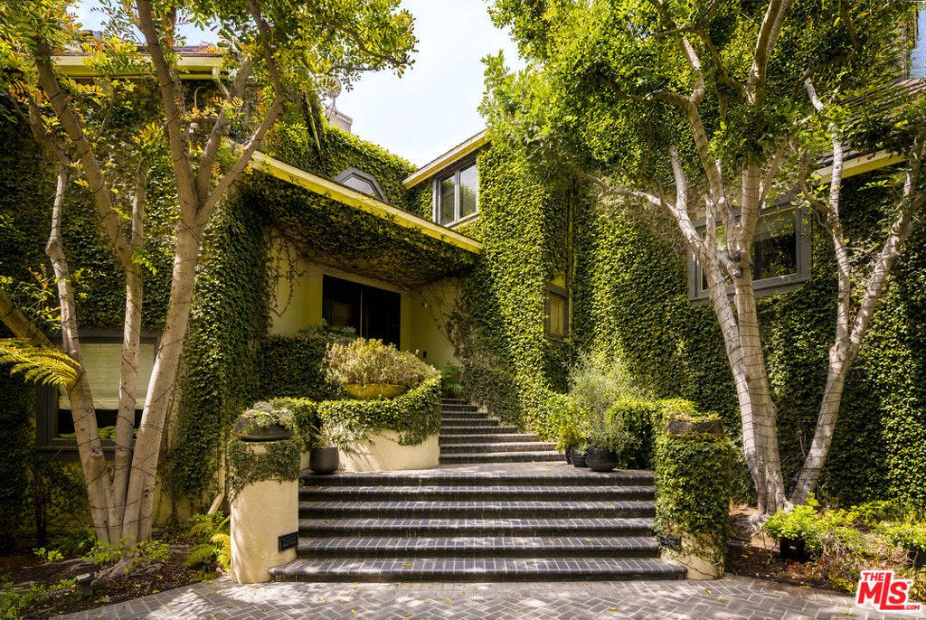 9910 Tower Lane, Los Angeles, CA 90210 9910 Tower Lane, Los Angeles, CA 90210