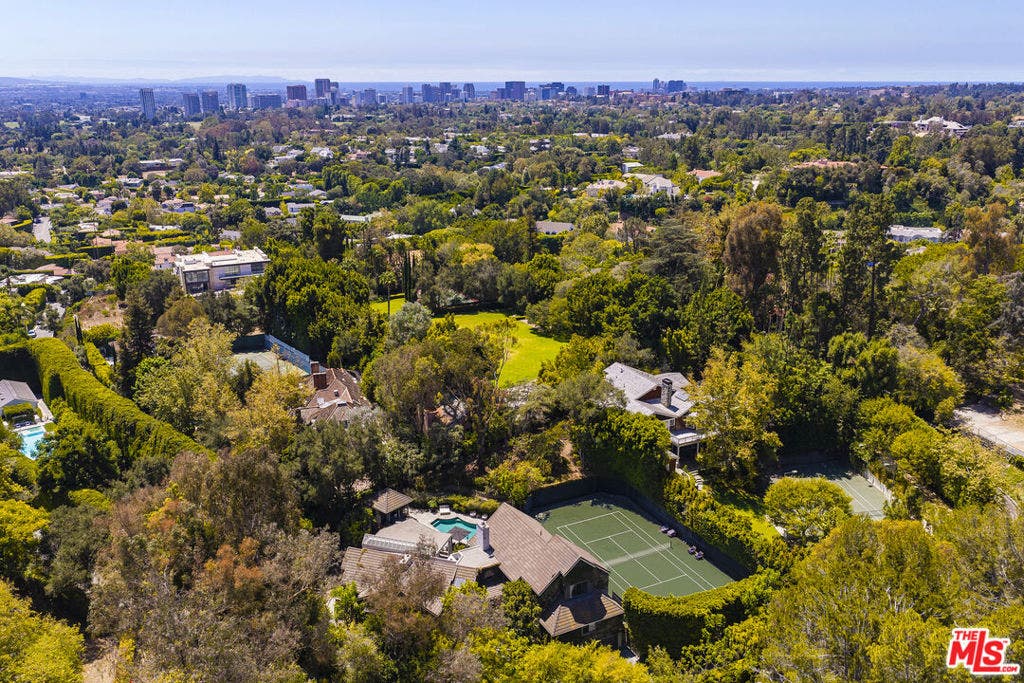 9910 Tower Lane, Los Angeles, CA 90210 9910 Tower Lane, Los Angeles, CA 90210