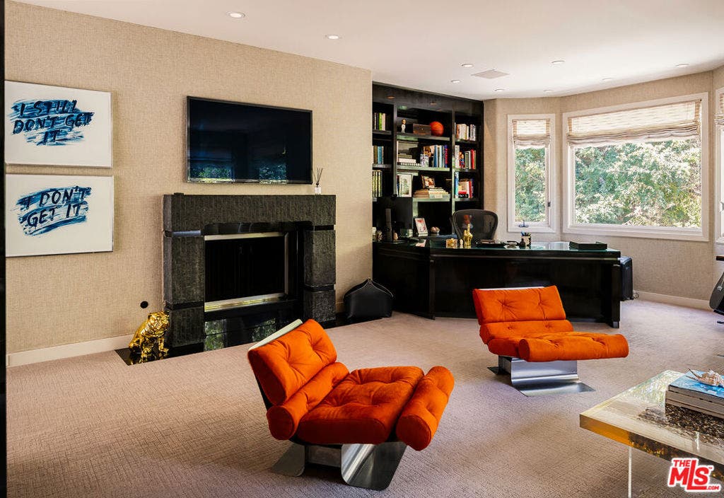 9910 Tower Lane, Los Angeles, CA 90210 9910 Tower Lane, Los Angeles, CA 90210