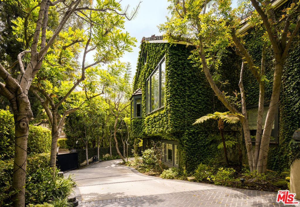 9910 Tower Lane, Los Angeles, CA 90210 9910 Tower Lane, Los Angeles, CA 90210
