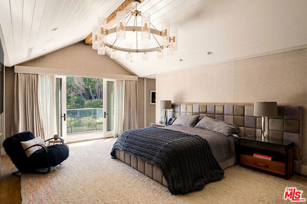 9910 Tower Lane, Los Angeles, CA 90210 9910 Tower Lane, Los Angeles, CA 90210