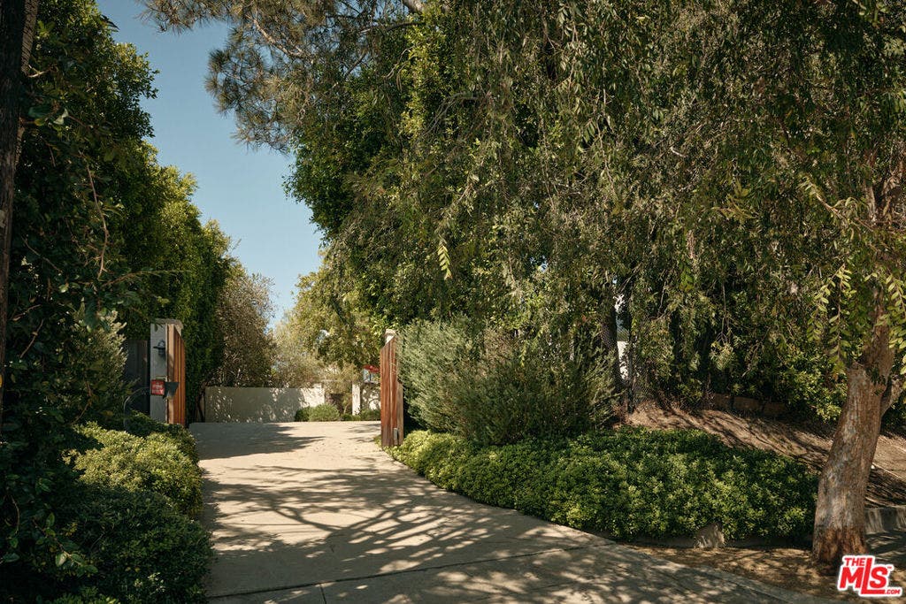 621 N Bonhill Road, Los Angeles, CA 90049 621 N Bonhill Road, Los Angeles, CA 90049
