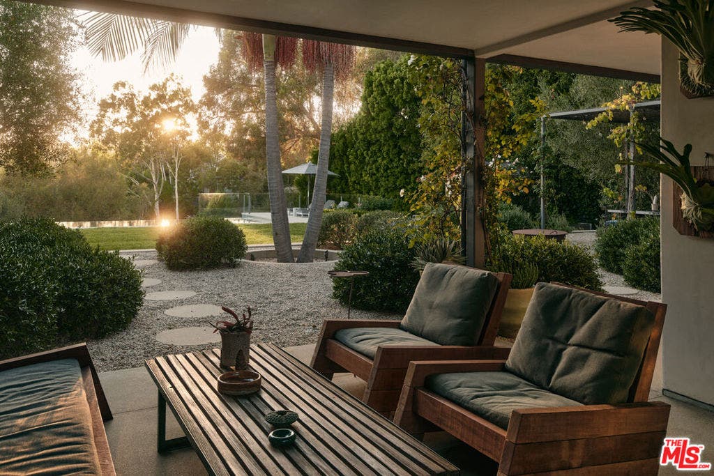 621 N Bonhill Road, Los Angeles, CA 90049 621 N Bonhill Road, Los Angeles, CA 90049