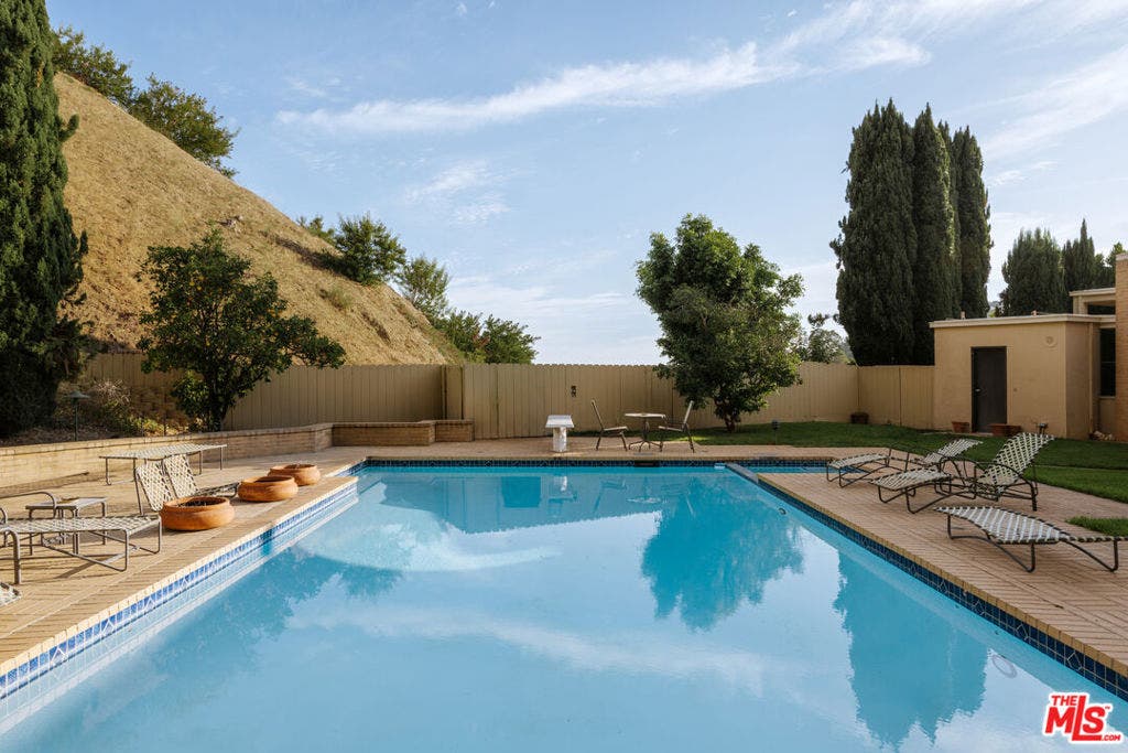 1058 N Hillcrest Road, Beverly Hills, CA 90210