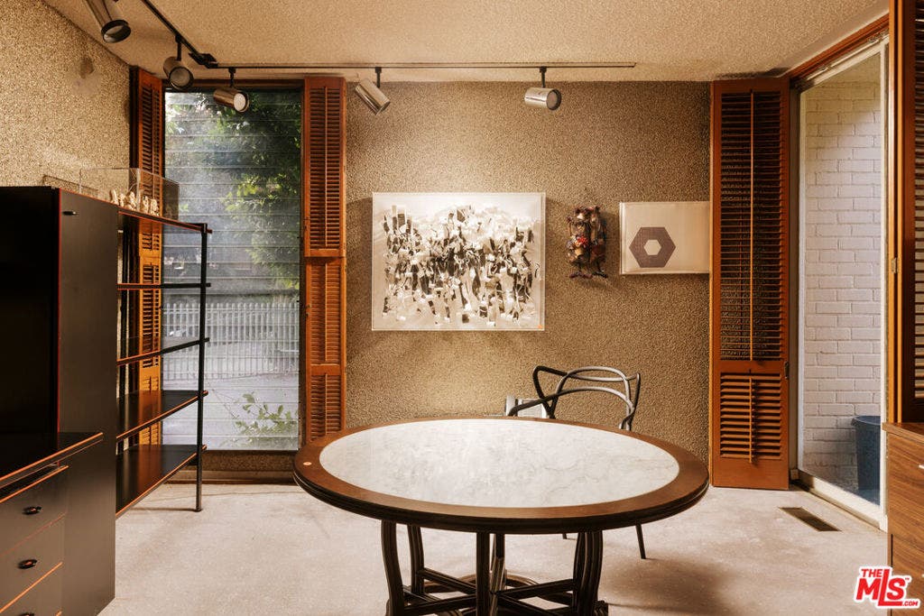 1058 N Hillcrest Road, Beverly Hills, CA 90210