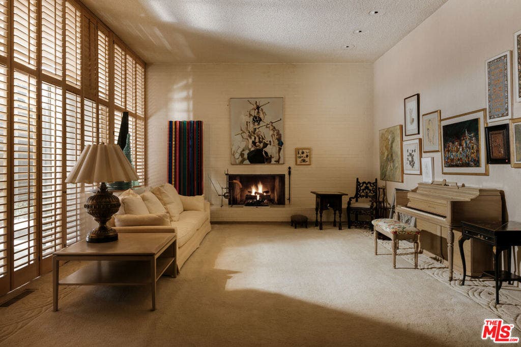 1058 N Hillcrest Road, Beverly Hills, CA 90210