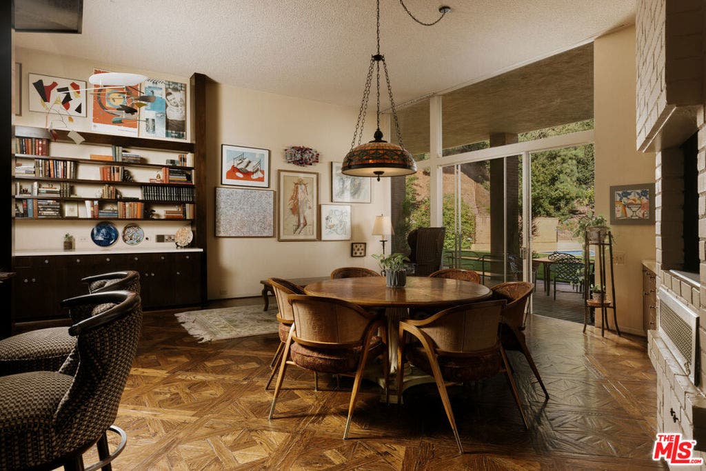 1058 N Hillcrest Road, Beverly Hills, CA 90210