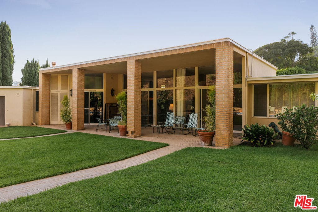 1058 N Hillcrest Road, Beverly Hills, CA 90210