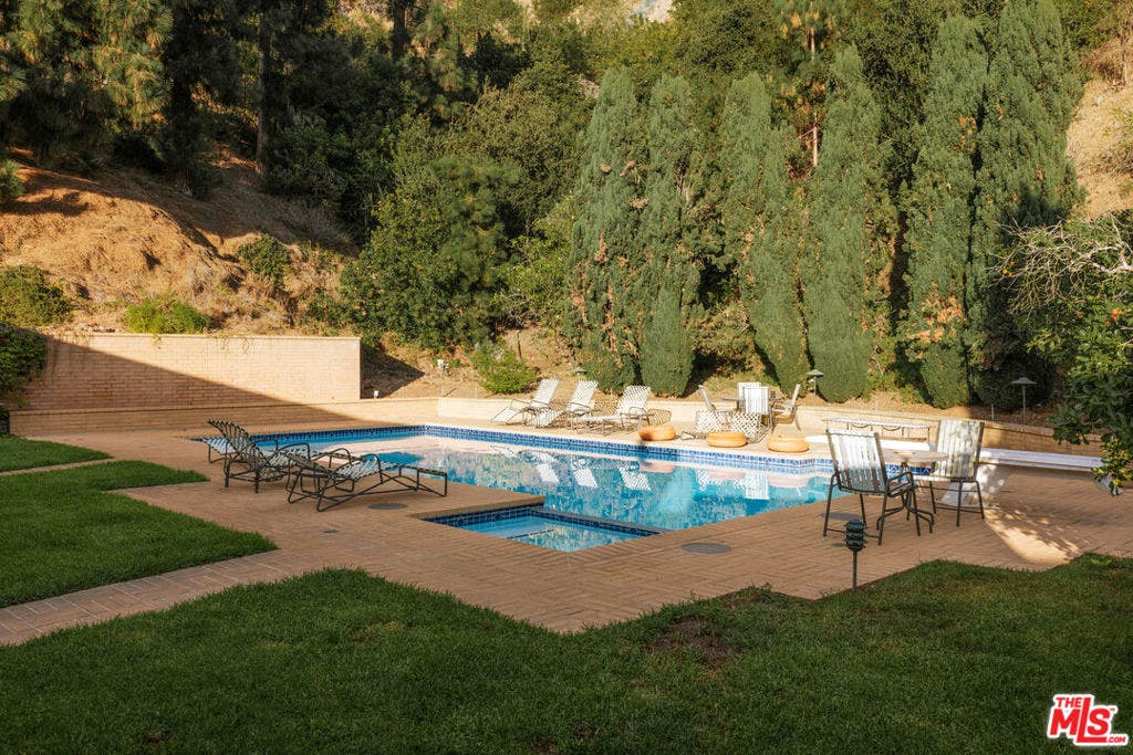 1058 N Hillcrest Road, Beverly Hills, CA 90210