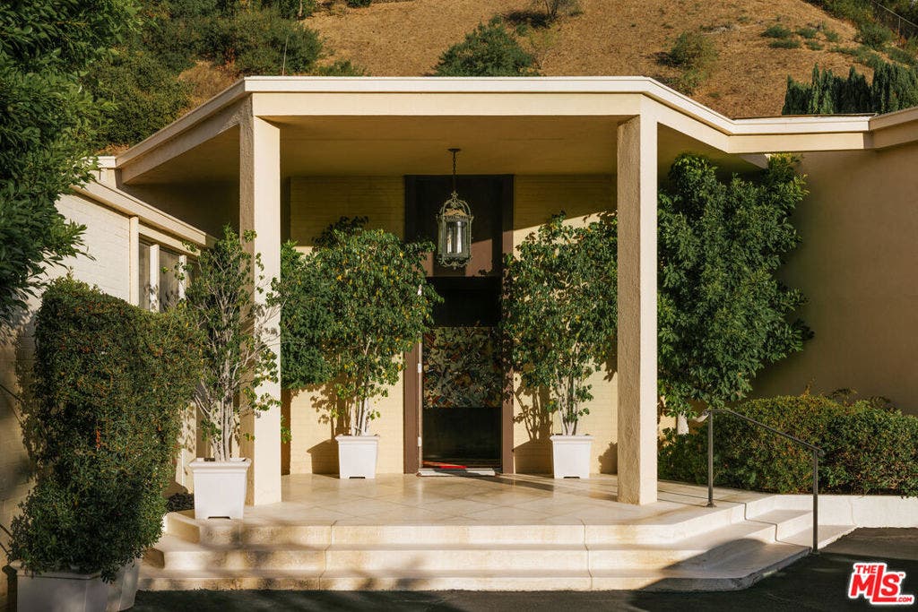 1058 N Hillcrest Road, Beverly Hills, CA 90210