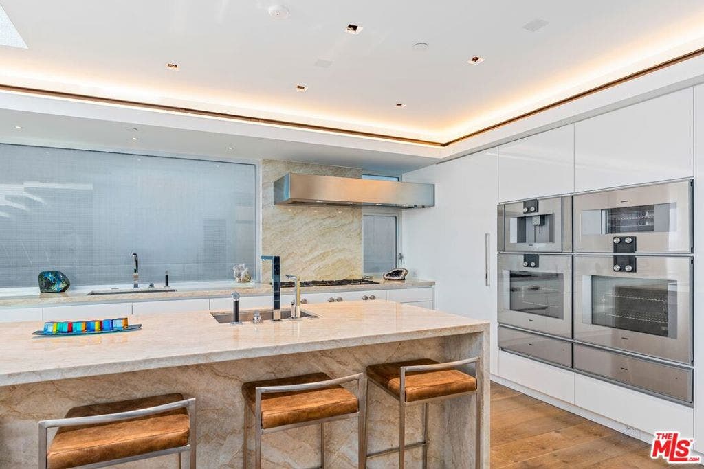 2505 Ocean Front Walk, Venice, CA 90291 Kitchen