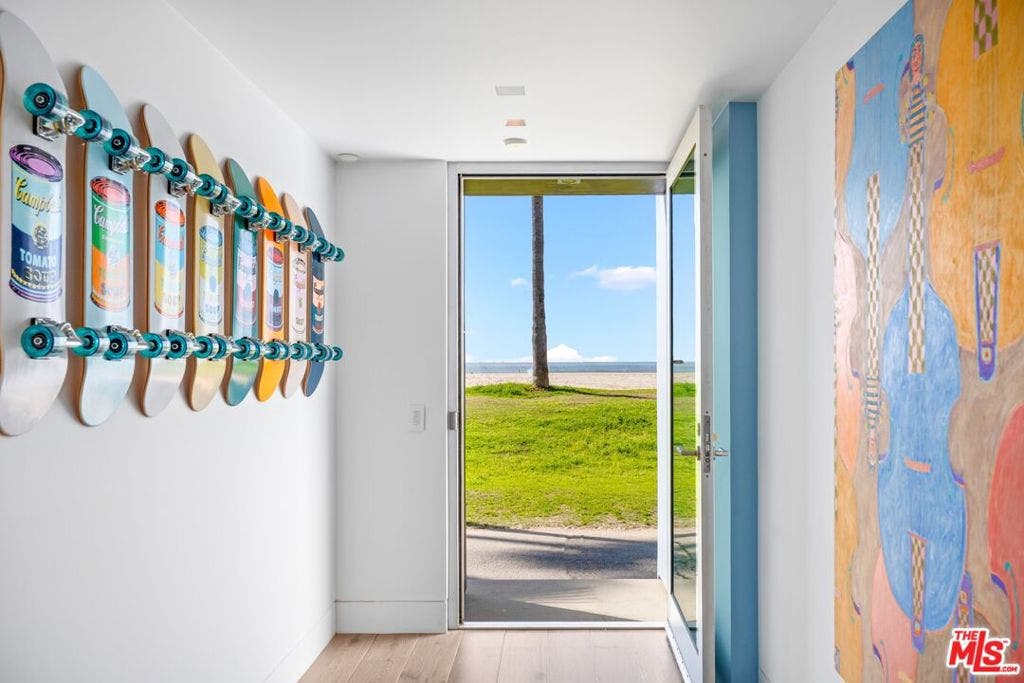 2505 Ocean Front Walk, Venice, CA 90291 Entry from beach