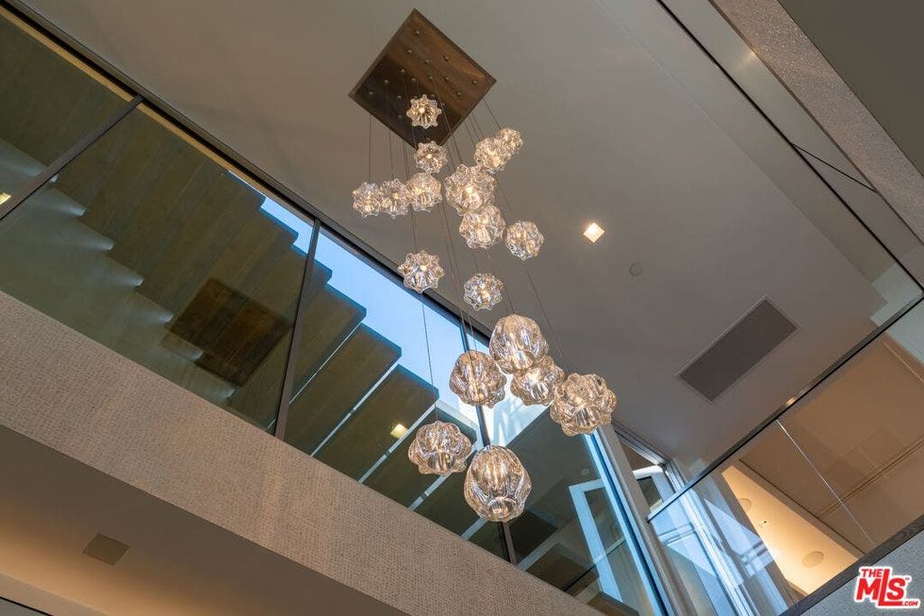 2505 Ocean Front Walk, Venice, CA 90291 Seimon & Salazar Chandelier ab