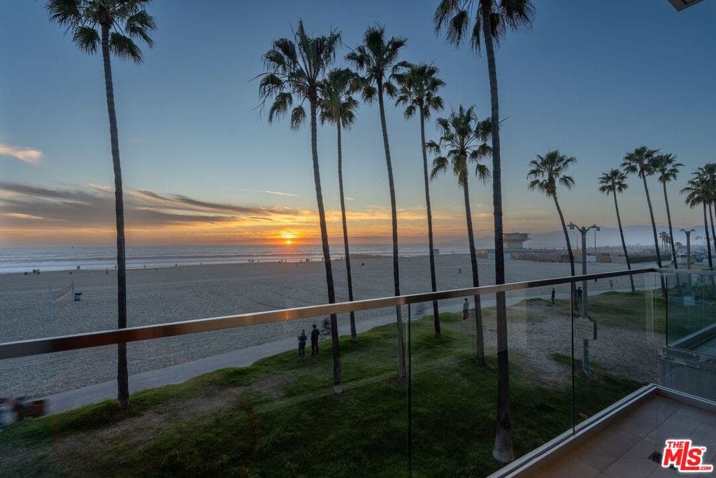 2505 Ocean Front Walk, Venice, CA 90291 Media room balcony