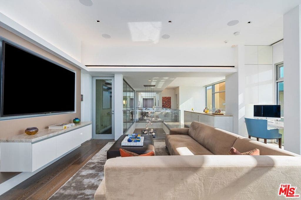 2505 Ocean Front Walk, Venice, CA 90291 Media room
