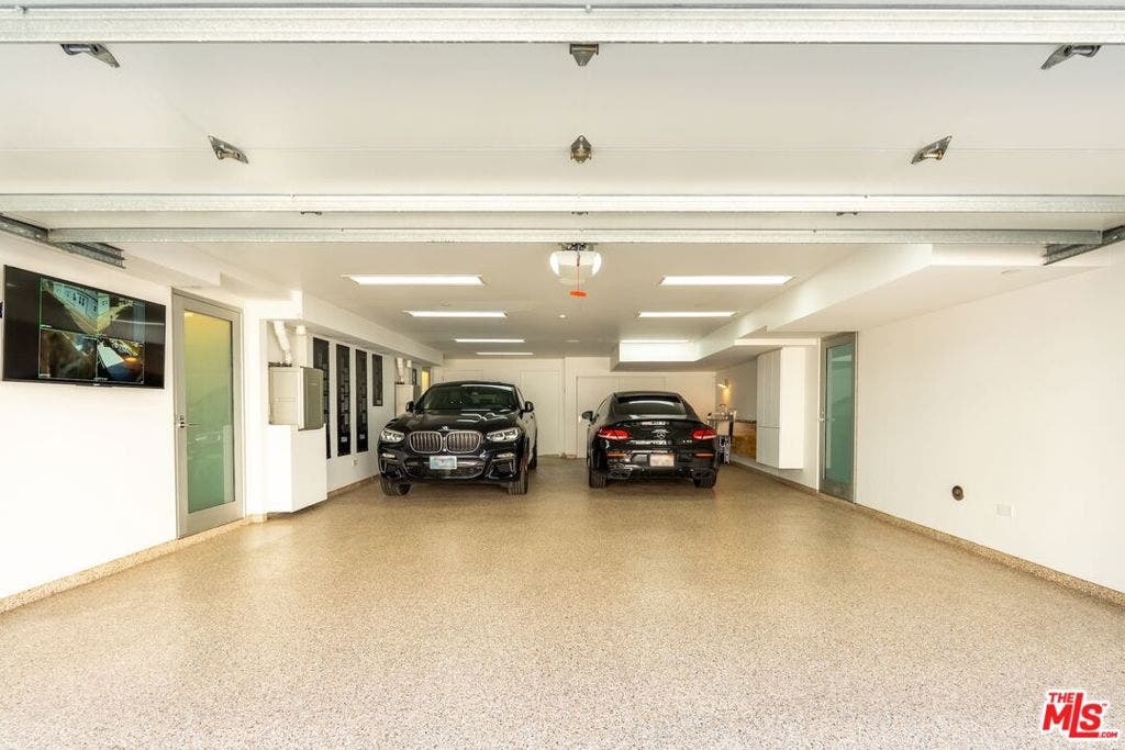 2505 Ocean Front Walk, Venice, CA 90291 Four-car garage