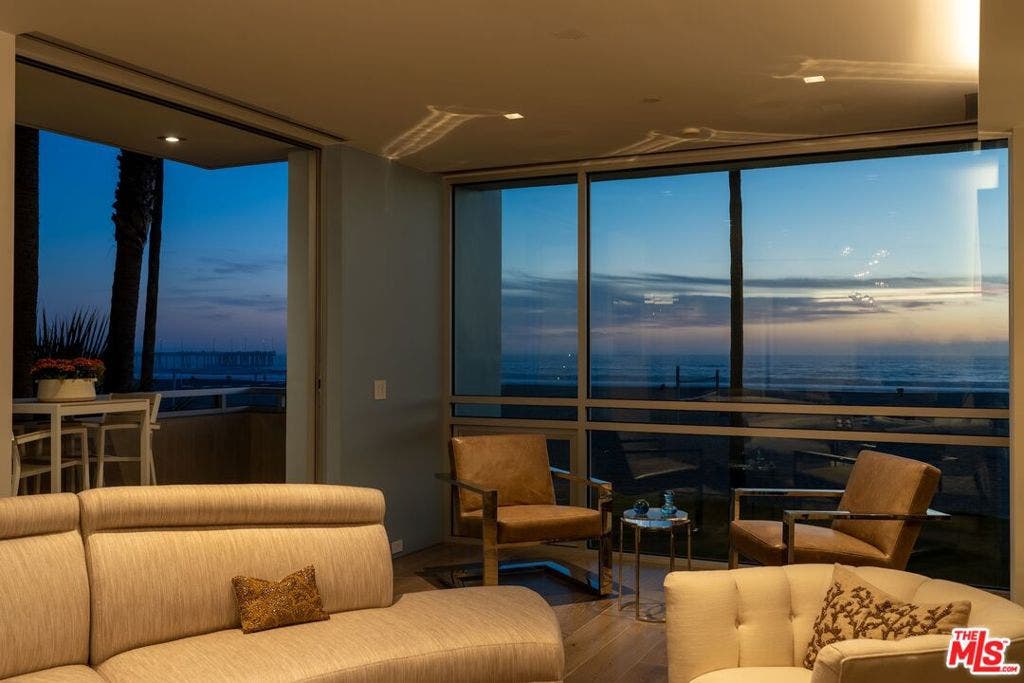 2505 Ocean Front Walk, Venice, CA 90291 Living room at dusk