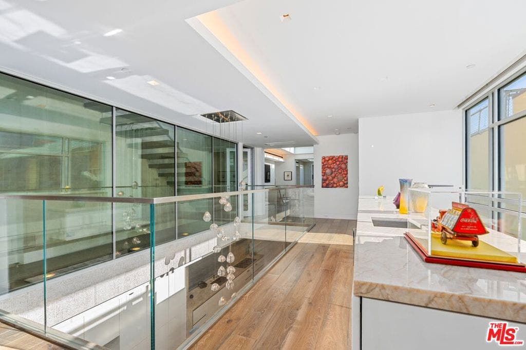 2505 Ocean Front Walk, Venice, CA 90291 Media hall