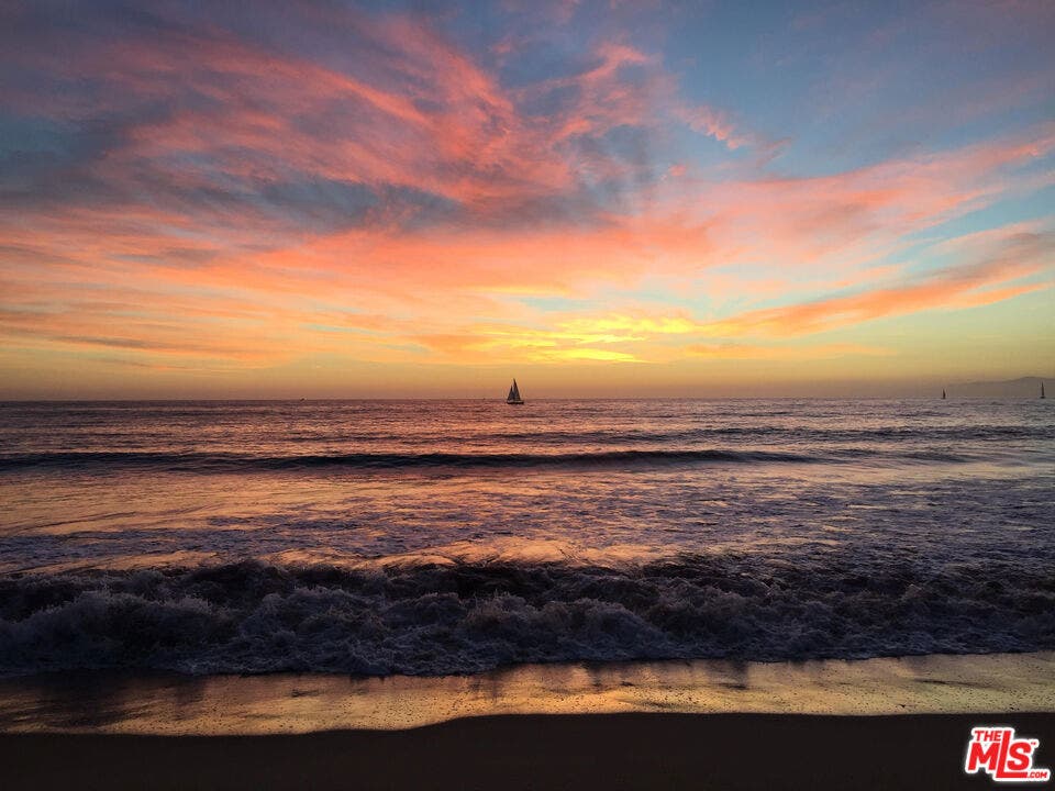 2505 Ocean Front Walk, Venice, CA 90291 Sunset