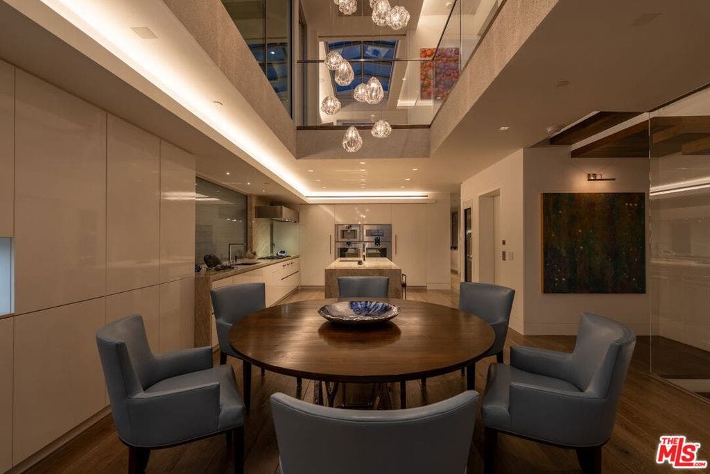 2505 Ocean Front Walk, Venice, CA 90291 Dining area in the evening