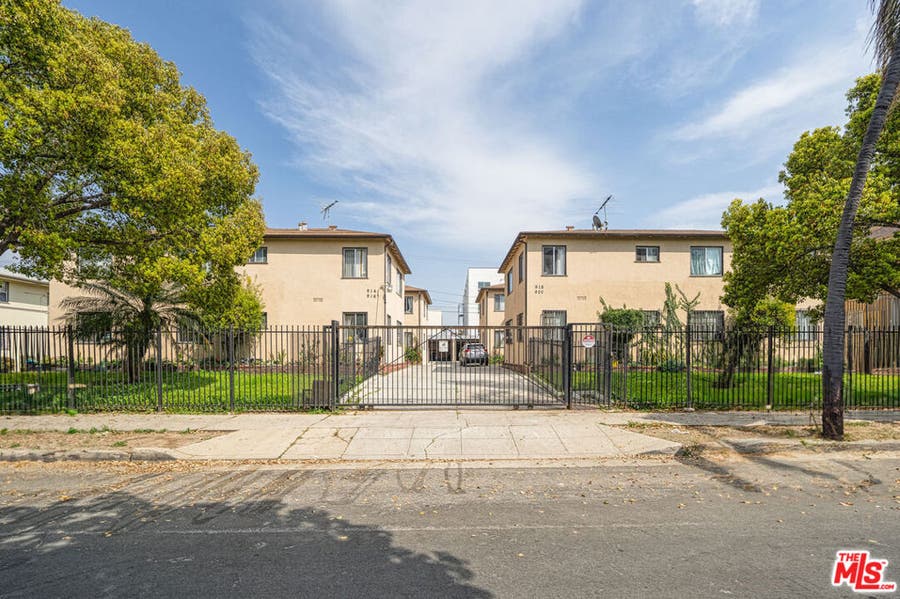 Property photo for 914 S Gramercy Drive, #D, Los Angeles, CA