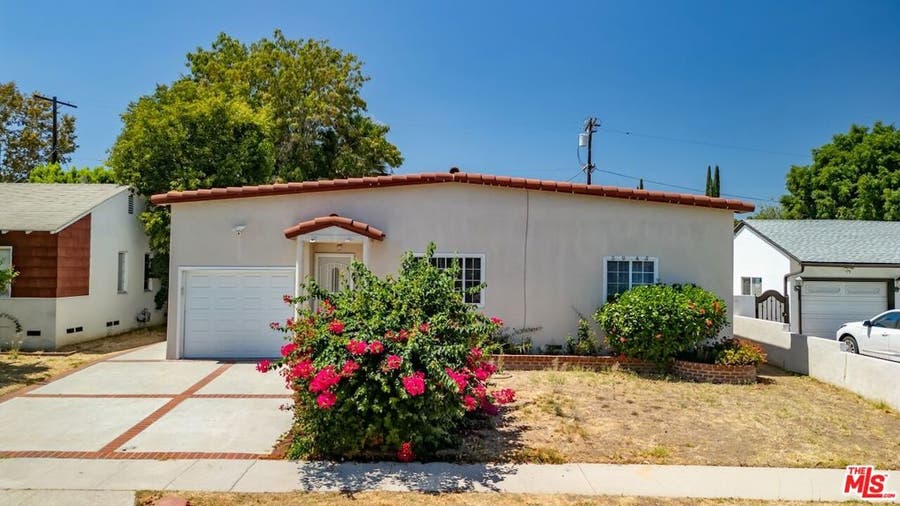 Property photo for 5945 Yarmouth Avenue, Los Angeles, CA