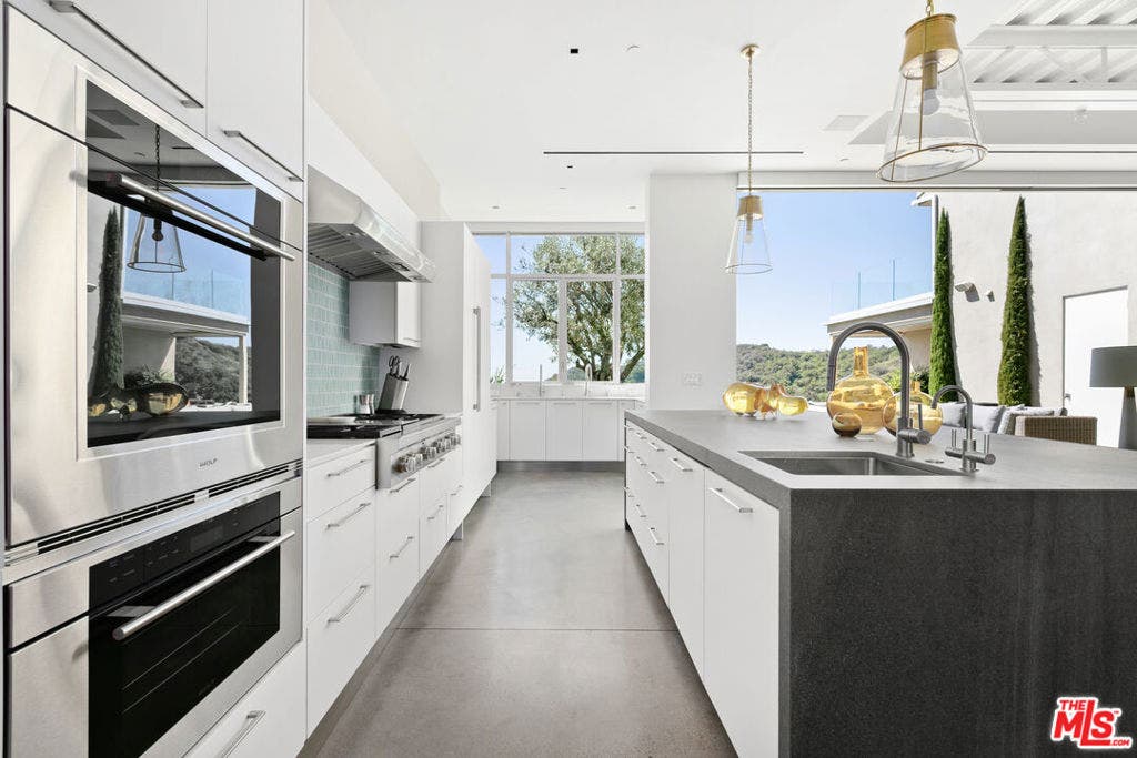 1550 Casale Road, Pacific Palisades, CA 90272 1550 Casale Road, Pacific Palisades, CA 90272
