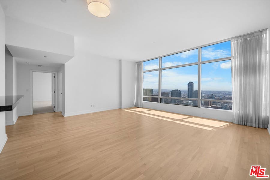 Property photo for 900 W Olympic Boulevard, #36I, Los Angeles, CA
