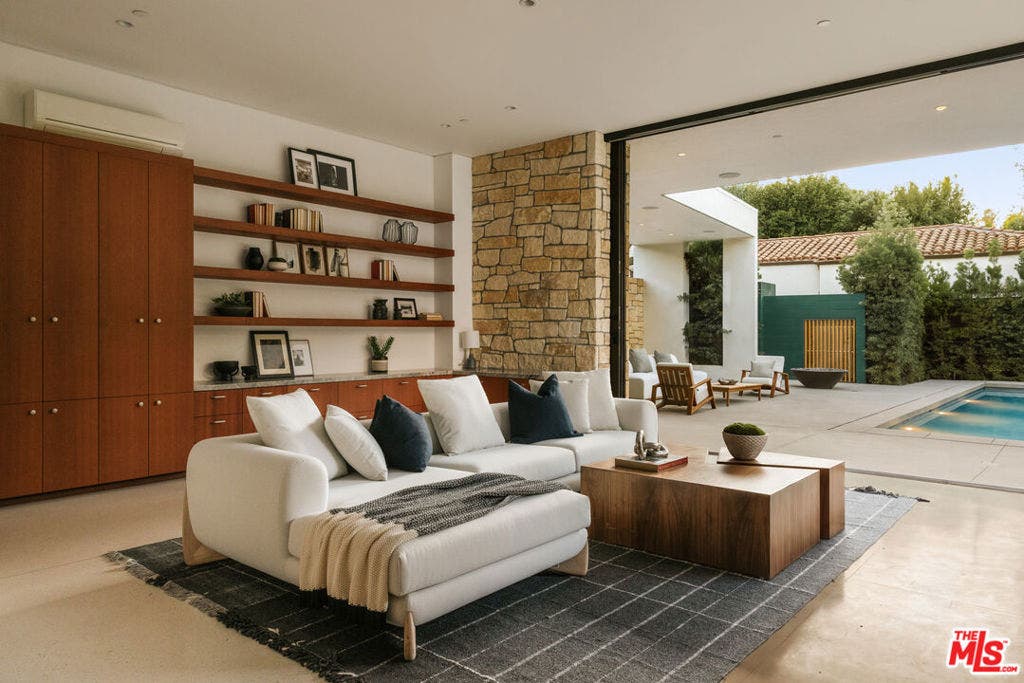 709 Walden Drive, Beverly Hills, CA 90210