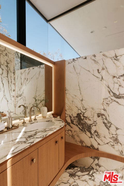 709 Walden Drive, Beverly Hills, CA 90210