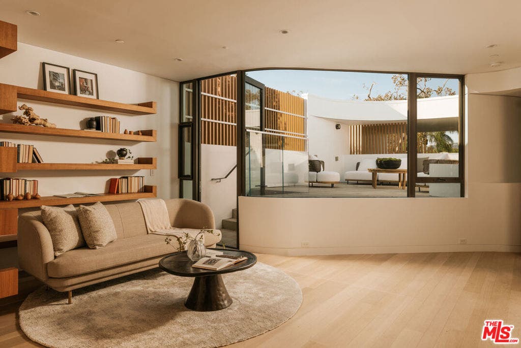 709 Walden Drive, Beverly Hills, CA 90210