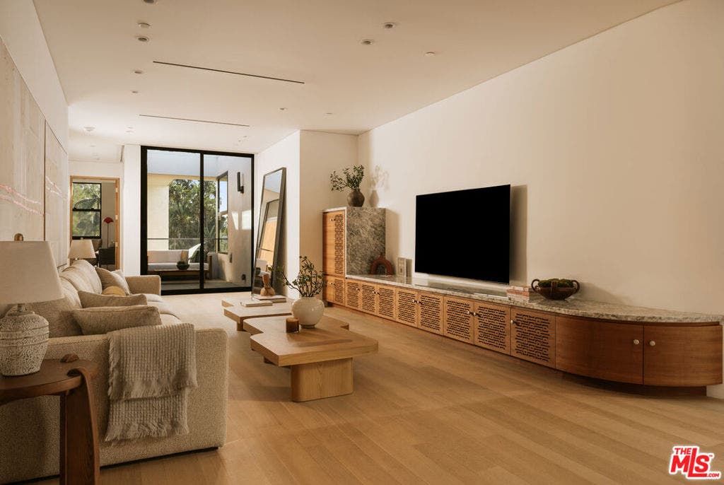 709 Walden Drive, Beverly Hills, CA 90210