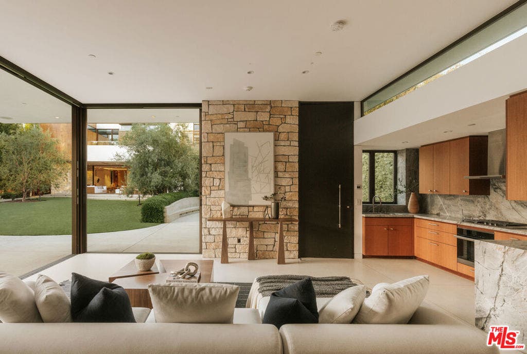 709 Walden Drive, Beverly Hills, CA 90210