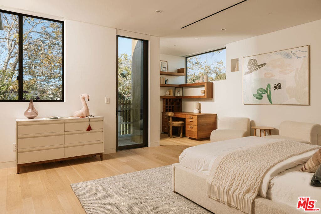 709 Walden Drive, Beverly Hills, CA 90210