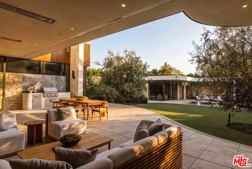 709 Walden Drive, Beverly Hills, CA 90210