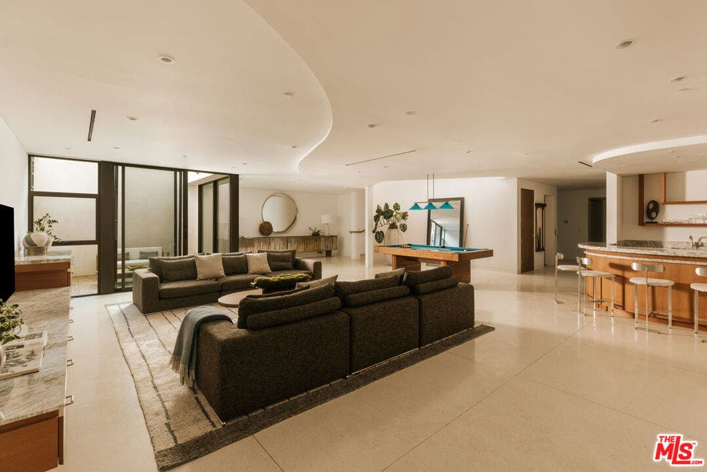 709 Walden Drive, Beverly Hills, CA 90210